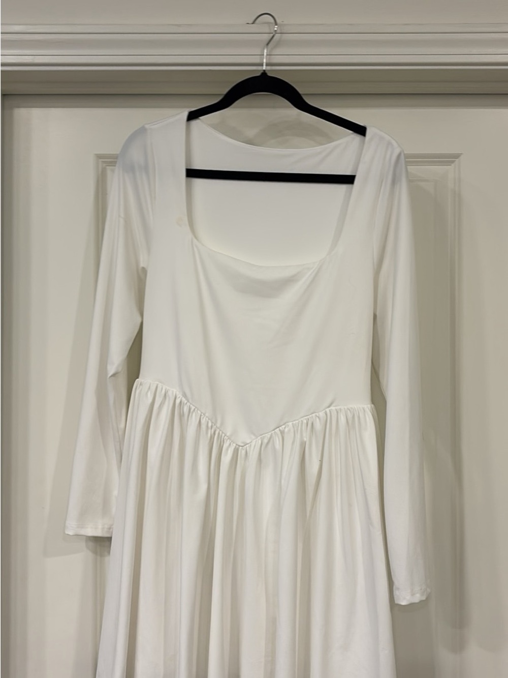 Women's White Long-Sleeve Square Neck Dress
